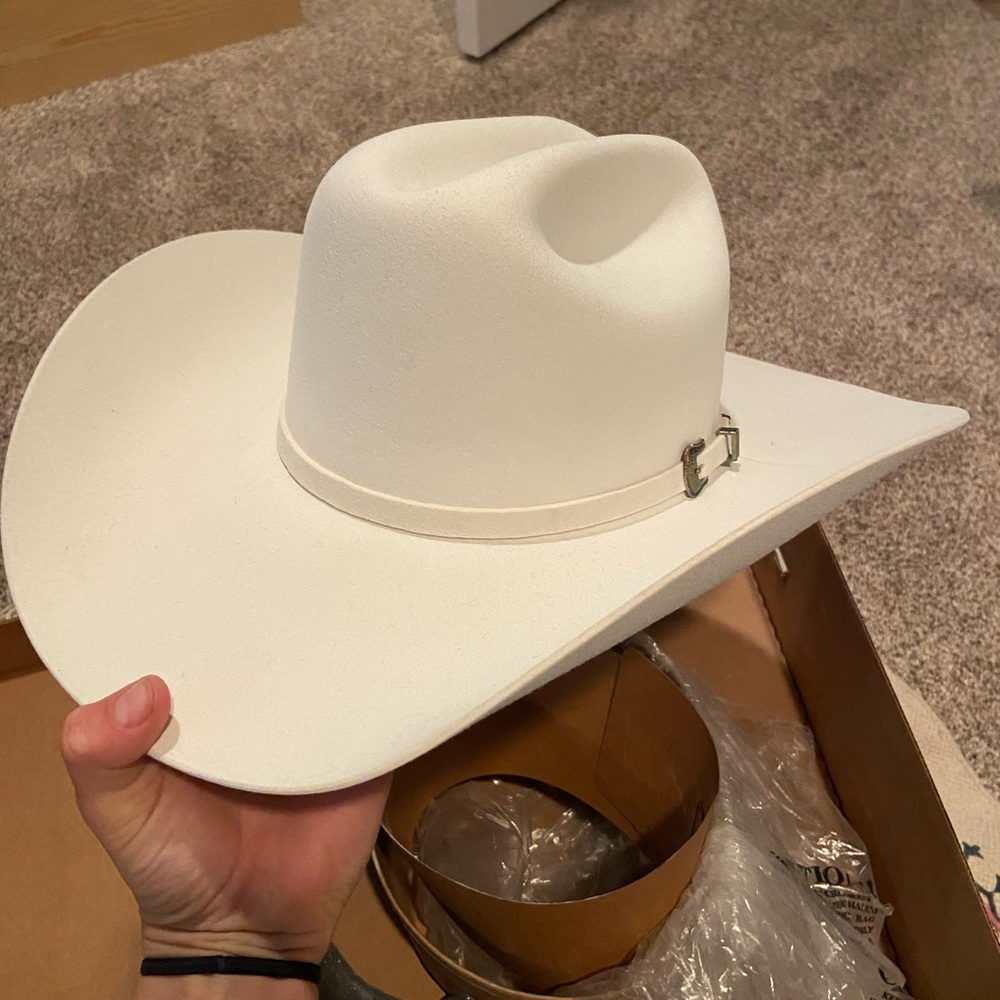 Beautiful white Resistol Queen hat